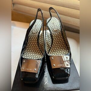 Jones New York black pattern wedges size 9